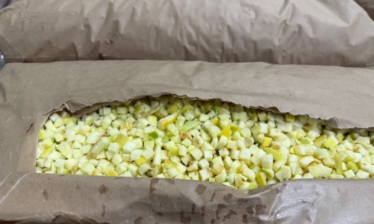 Пропонується заморожене яблуко кубиками зеленого кольору - фото № 3