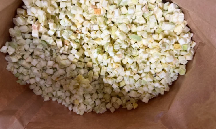 Пропонується заморожене яблуко кубиками зеленого кольору - фото № 4