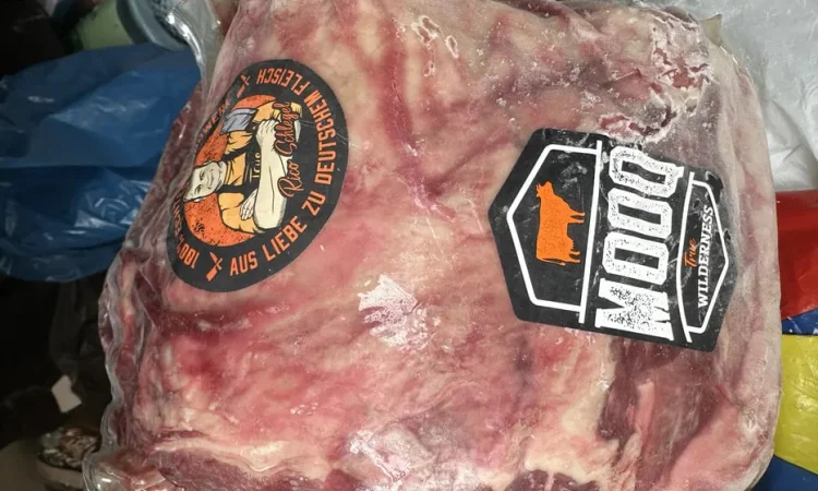 Мясо свіже антрекот утка ковбаски ділікатеси - фото № 1