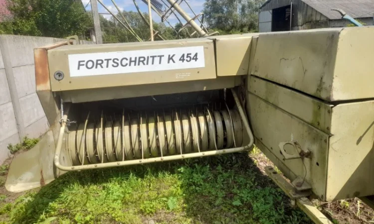 Продам прес-підбирач тюкпрес Fortschritt K-454 стан нового - фото № 2