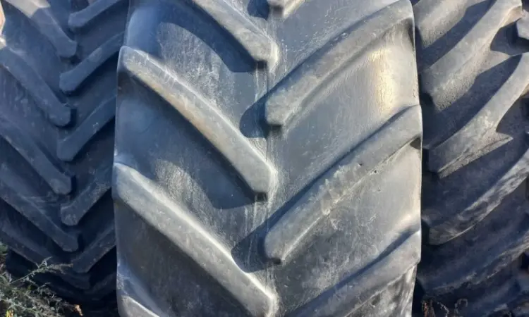 Б/у шина 800/70R38 Michelin (пара) для комбайна або трактора - фото № 1