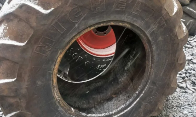 Бу шина 620/70R26 Michelin - фото № 6