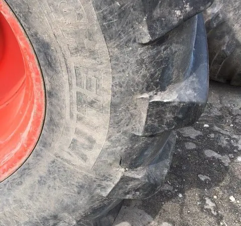 Б/у Шина 900/60R32 Michelin 176A8 - фото № 1