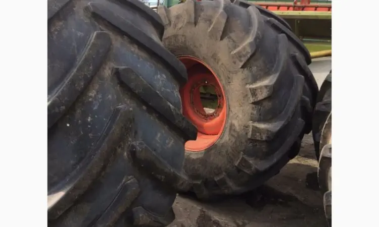 Б/у Шина 900/60R32 Michelin 176A8 - фото № 3