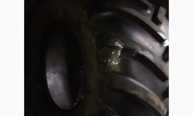 Б/у шина 1050/50-32 Michelin для Holmer Terra практически новая - фото № 2
