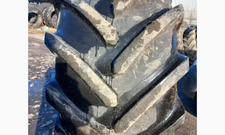 Бу шина 900/60R32 (35.5-32) Michelin - фото № 1