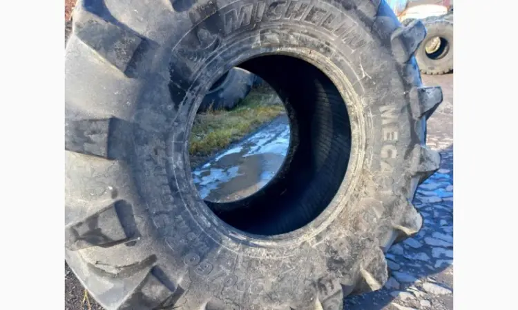Бу шина 900/60R32 (35.5-32) Michelin - фото № 2