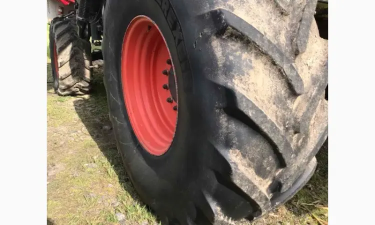 Б/у колесо 680/85R32 Michelin на комбайн Lexion 580 - фото № 1