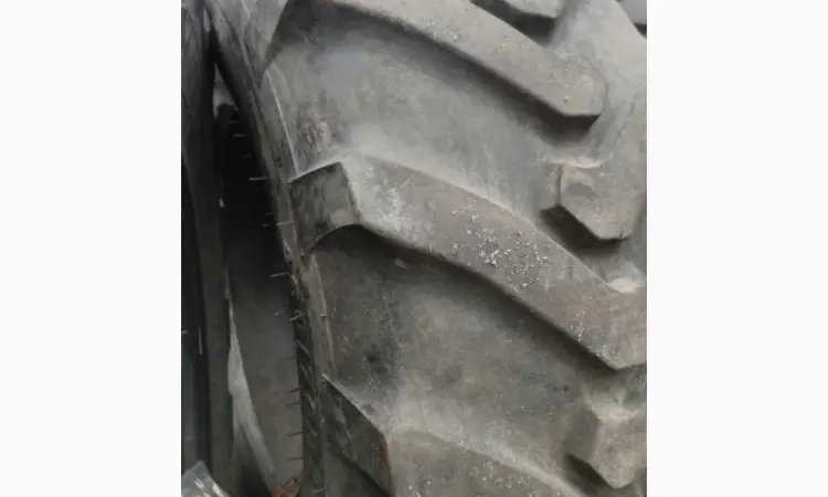 Бу шина на маниту 460/70R24 (17.5р24) Starmaxx - фото № 1
