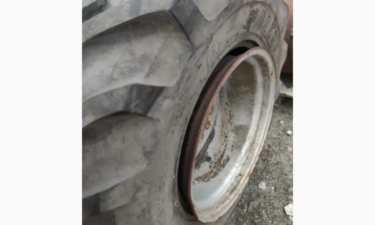 Бу шина на маниту 460/70R24 (17.5р24) Starmaxx - фото № 7