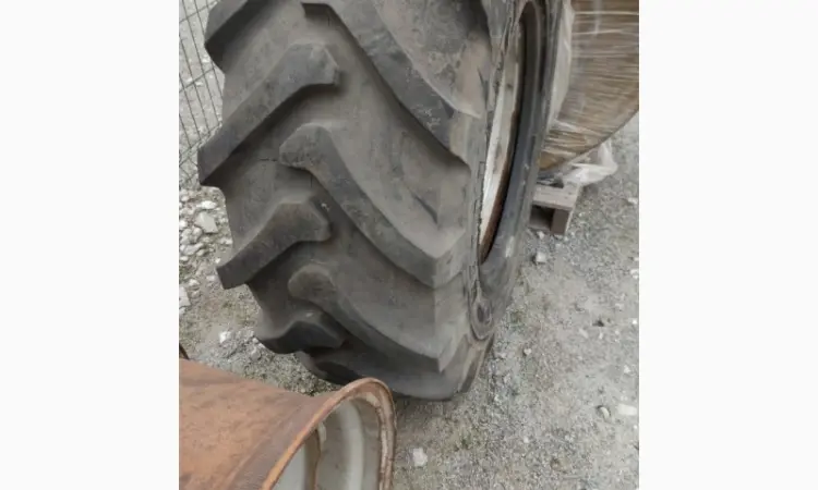 Бу шина на маниту 460/70R24 (17.5р24) Starmaxx - фото № 8