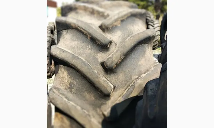 Бу шина GoodYear 800/65R32 (30.5LR32) - фото № 1