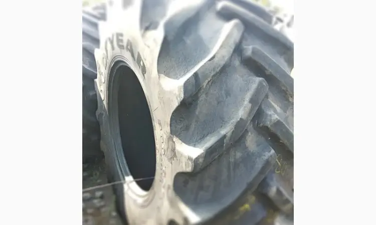 Бу шина GoodYear 800/65R32 (30.5LR32) - фото № 3