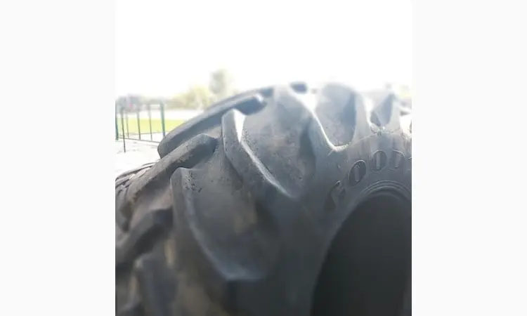 Бу шина GoodYear 800/65R32 (30.5LR32) - фото № 4