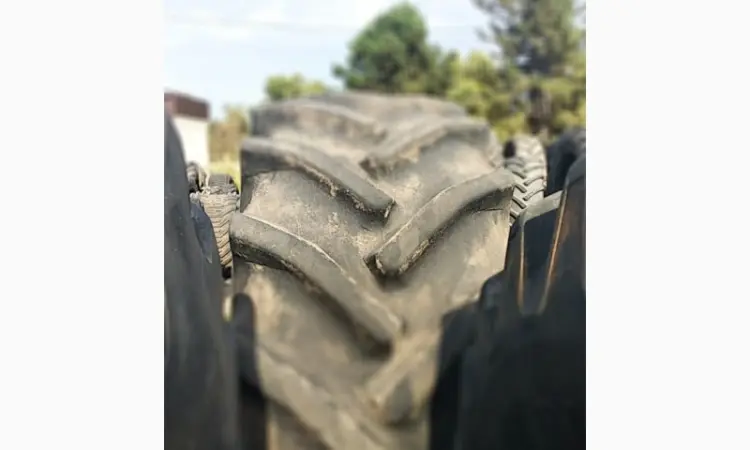 Бу шина GoodYear 800/65R32 (30.5LR32) - фото № 5