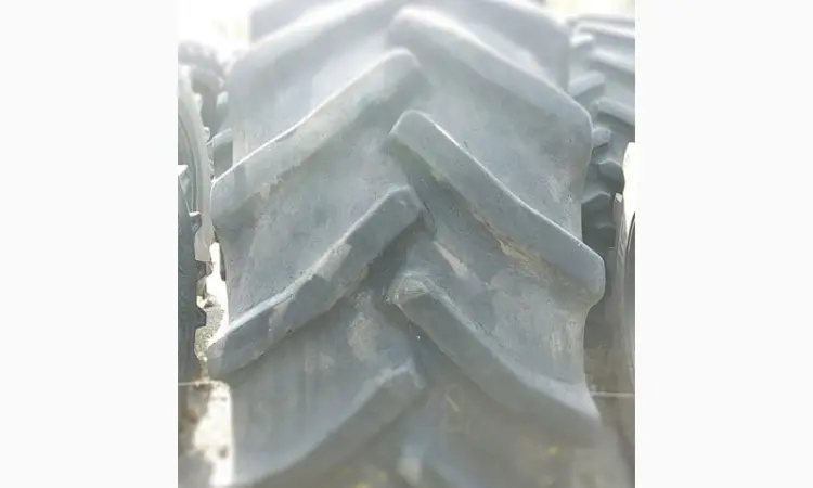 Бу шина GoodYear 800/65R32 (30.5LR32) - фото № 6