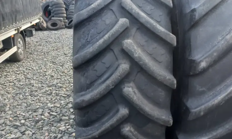 Б-у шина 650/75R32 (24.5-R32) BKT на комбайн - фото № 1