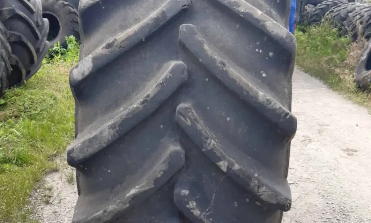 Бу шина 800/65R32 (30.5-R32) Continental - фото № 1