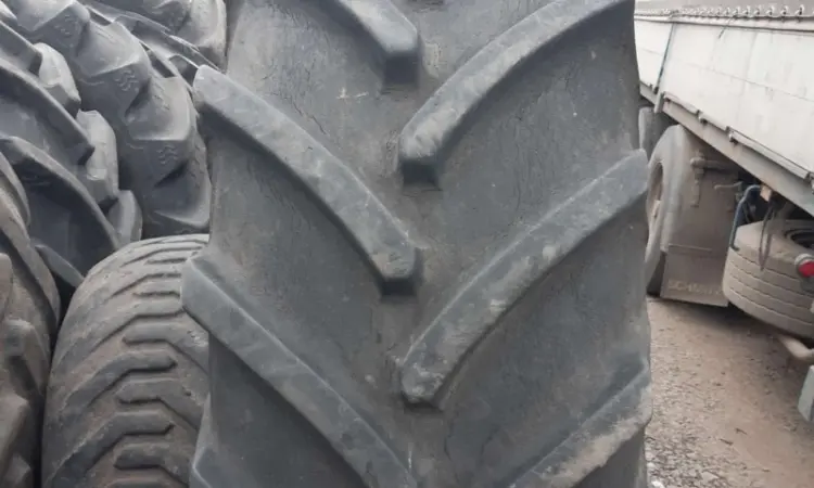 Бу шина 650/75R32 (24.5-R32) Michelin на комбайн - фото № 1