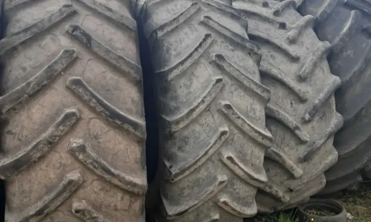 Бу шина 710/70R42 (28R42) BKT на Джон Дир - фото № 2
