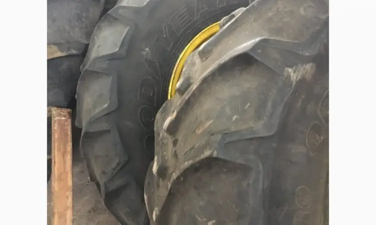 Бу колеса на John Deer 710/70R42 и 600/70R30 (шина + диск ориг.) - фото № 3
