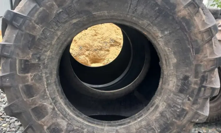 Бу шины 800/65r32 Alliance и BKT - фото № 4