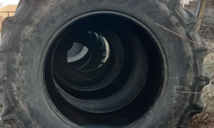 Бу шина 710/70R42(28-р42) GoodYear 710х70х42 - фото № 2