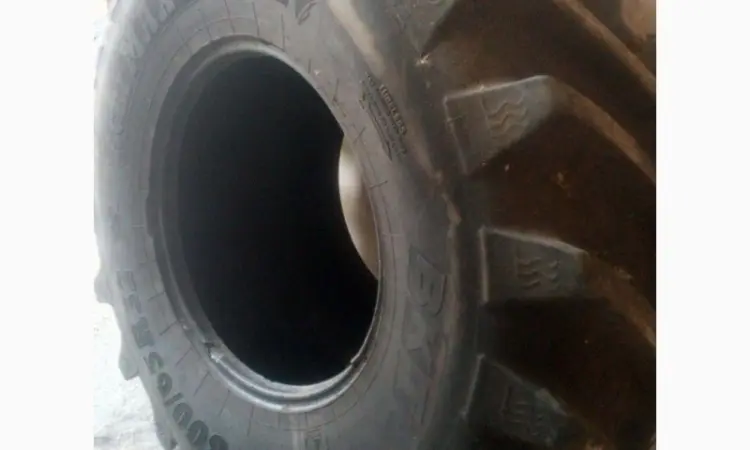 Шина 800/65R32 178A8 BKT - фото № 1