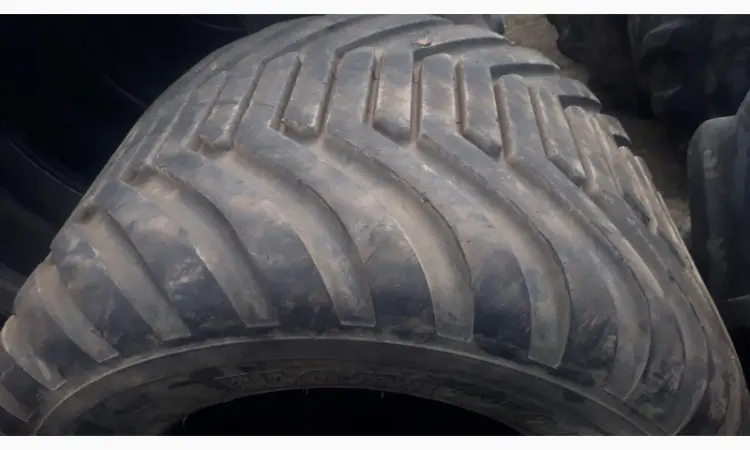 Б/у шина на комбайн 700/50R26.5 - фото № 4