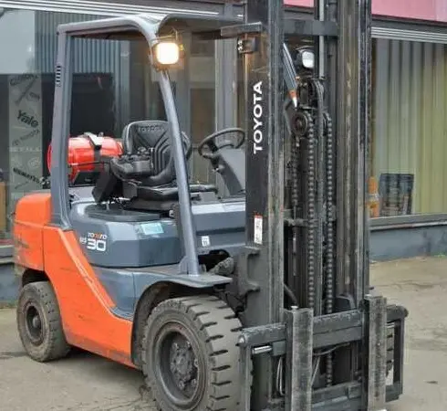 Вилковий навантажувач кара 3т. Toyota 02-8FGF30 2013р. 4м. підйом - фото № 1