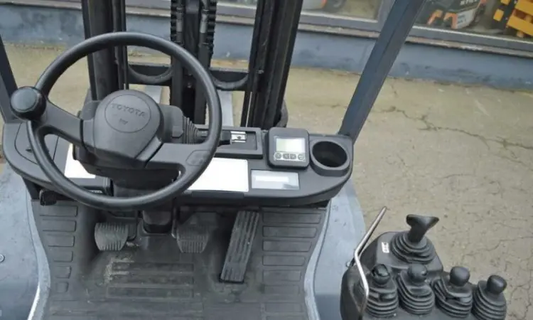 Вилковий навантажувач кара 3т. Toyota 02-8FGF30 2013р. 4м. підйом - фото № 5