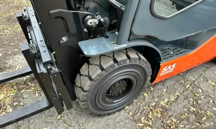 Навантажувач вилковий 1.5т. Toyota 06-8FG15F КАБІНА 1300 мотогодин - фото № 3