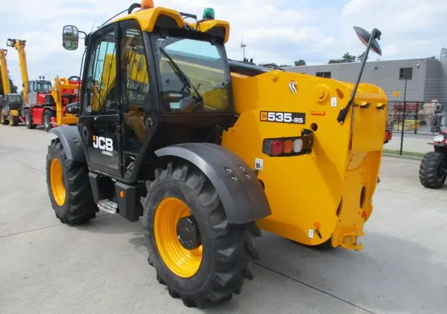 Спецтехника. Телескопический погрузчик JCB 535-95 - фото № 8