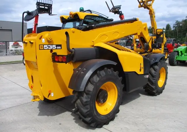 Спецтехника. Телескопический погрузчик JCB 535-95 - фото № 4