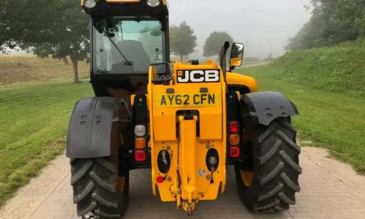 Спецтехника. Телескопический погрузчик JCB 531-70 AGRI SUPER - фото № 3
