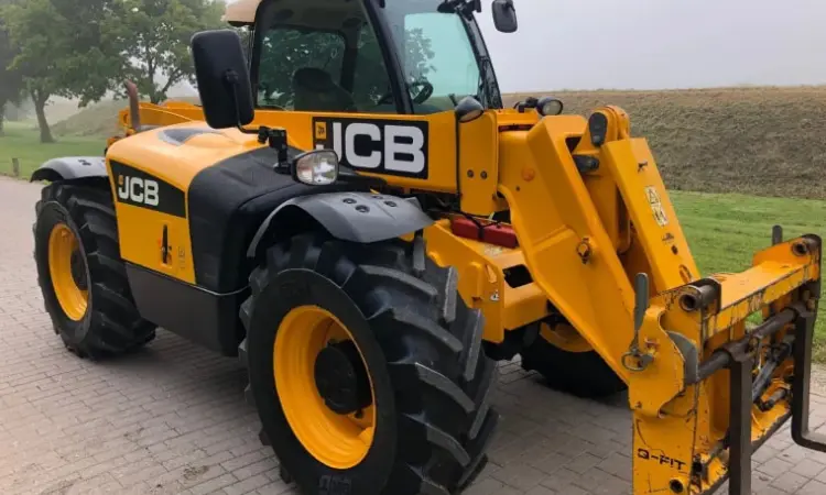Спецтехника. Телескопический погрузчик JCB 531-70 AGRI SUPER - фото № 9
