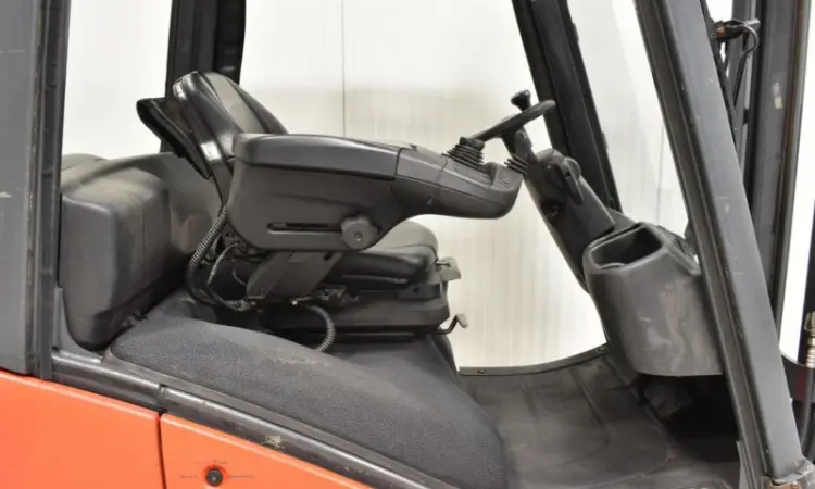 Вилочный погрузчик Linde H 16 T-01. Спецтехника б/у - фото № 4