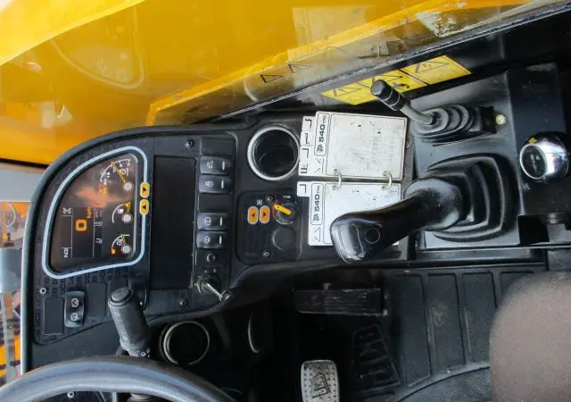 Телескопический погрузчик JCB 540-170. Строительная техника - фото № 10