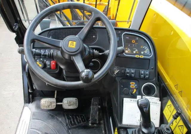 Телескопический погрузчик JCB 540-170. Строительная техника - фото № 9