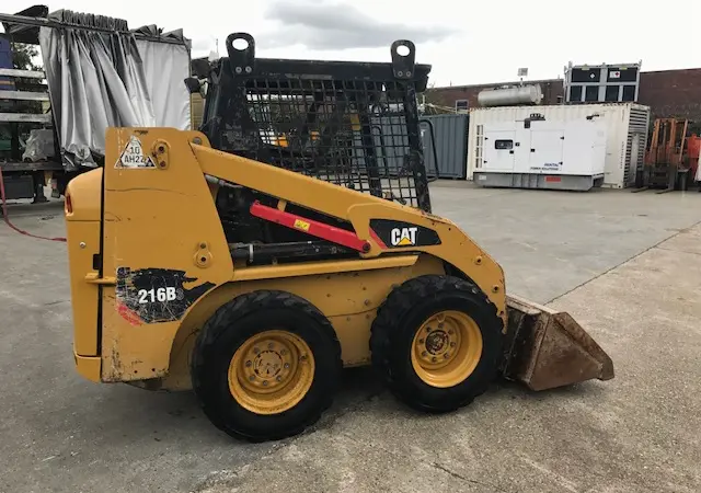 Минипогрузчик Caterpillar 216B3 - фото № 1