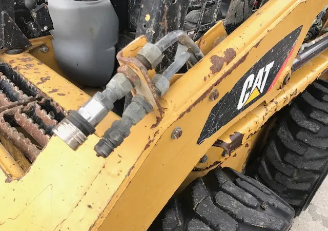 Минипогрузчик Caterpillar 216B3 - фото № 4