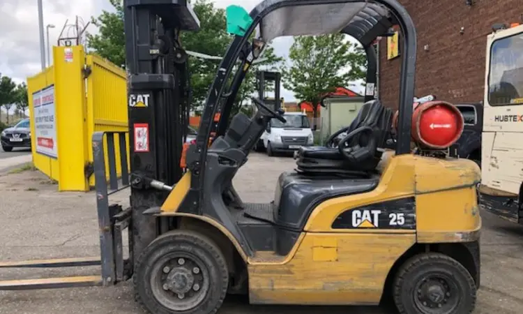 Вилочный погрузчик Caterpillar GP25 - фото № 1