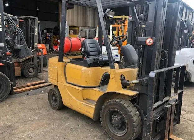 Вилочный погрузчик CAT Lift Trucks FG25K. Спецтехника б/у - фото № 3