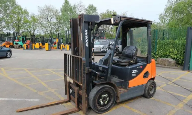 Вилочный погрузчик Doosan D25S-5 - фото № 1