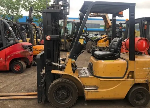 Вилочный погрузчик Cat Lift Trucks FG25K - фото № 1