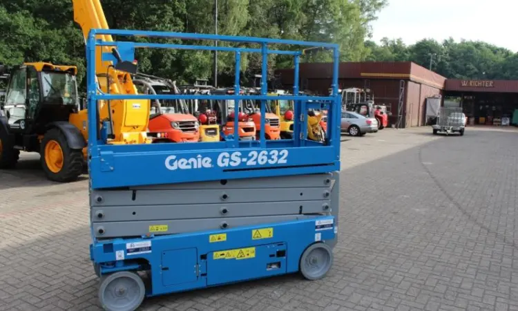 Ножничный подъемник Genie GS 2632 - фото № 6