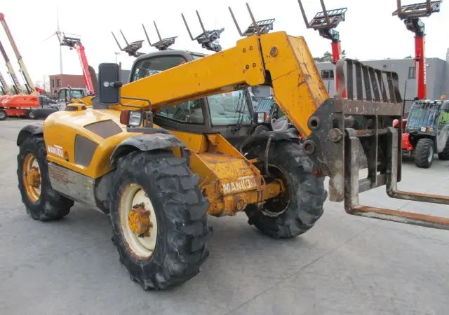 Спецтехника б/у. Телескопический погрузчик Manitou MT 732 - фото № 14