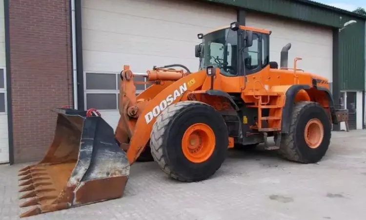Фронтальный погрузчик Doosan DL 400 - фото № 1