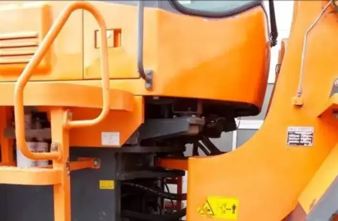 Фронтальный погрузчик Doosan DL 400 - фото № 3