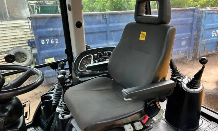JCB 4CX 2018 рік - фото № 10